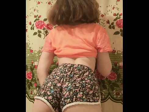 ❤️ Jovem sensual a despir os seus calções para a câmara ❌ Porno bonito em nós ❤