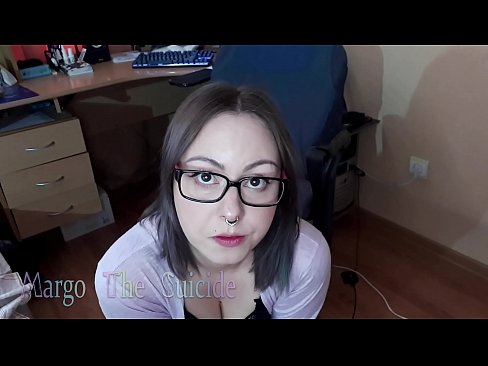 ❤️ Rapariga Sexy com Dildo de Óculos Chupa Profundamente na Câmara ❌ Porno bonito em nós ❤