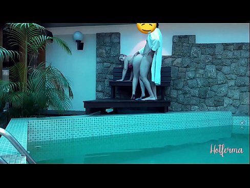 ❤️ Chefe convida criada para a piscina, mas não conseguiu resistir a um ❌ Porno bonito em nós ❤