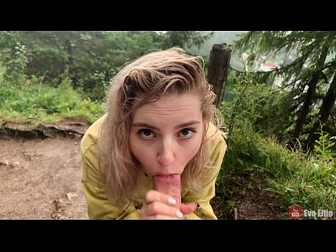 ❤️ Rapariga engole o esperma depois de um broche público - Eva Elfi ❌ Porno bonito em nós ❤