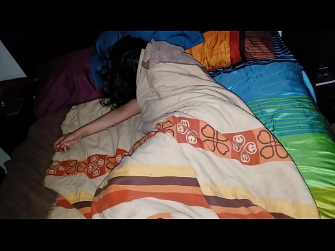 ❤️ Stepson berating a sua jovem madrasta enquanto ela dorme. ❌ Porno bonito em nós ❤